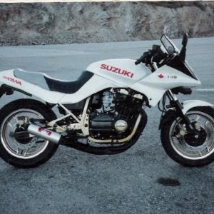 1984 limited katana, man i wish i had that now, on top of cypress bowl around 87, approx 3000kms at this photo